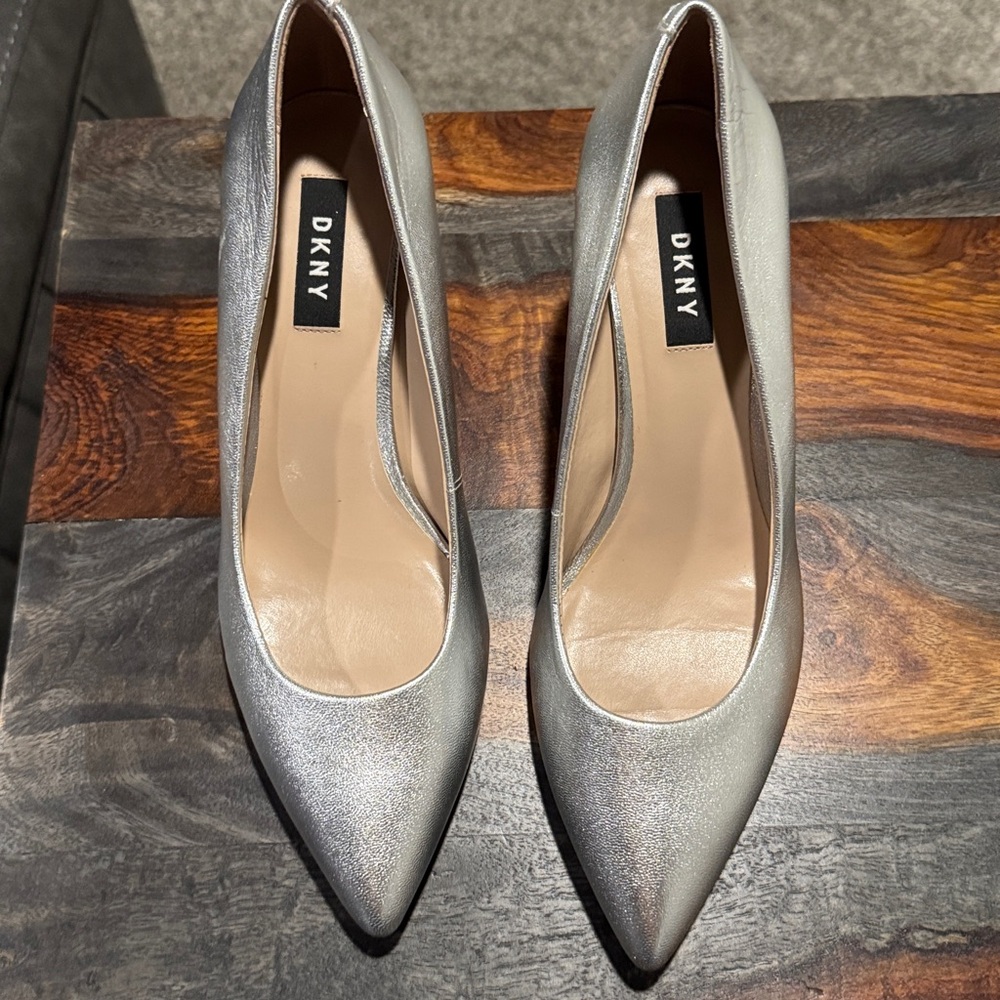 🍒 DKNY Metallic Silver Heels 🍒